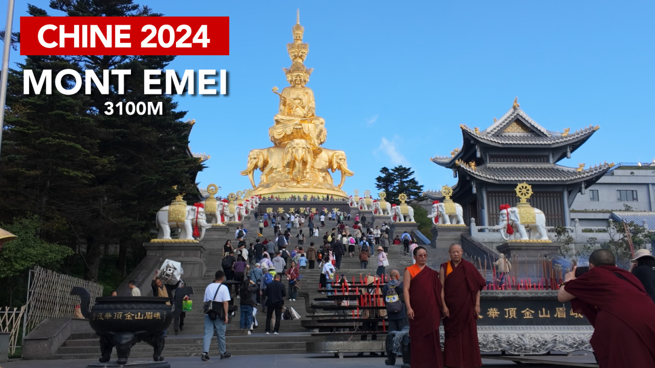 Le Mont Emei, la tête dans les nuages